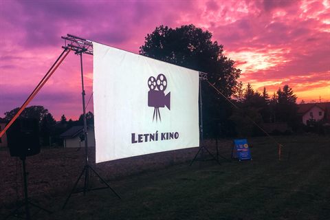 Promítání Putovního kina za tmy